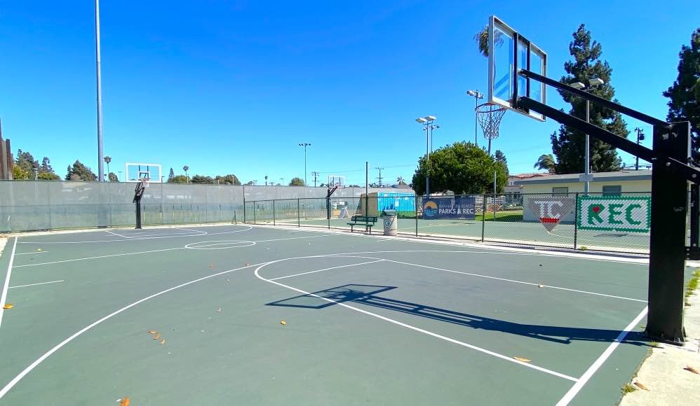 manhattan-heights-park-basketball-court