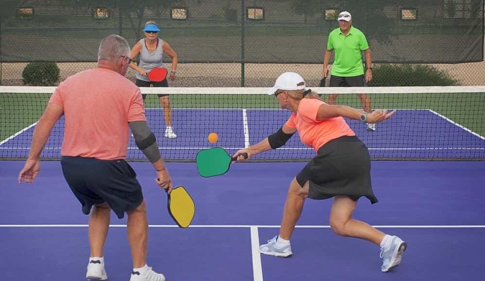 pickleball-players-mixed-doubles