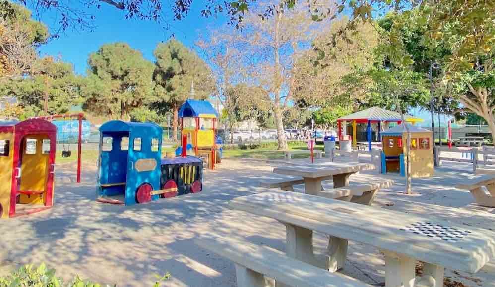 tot-lot-at-live-oak-park-picnic-table-and-train